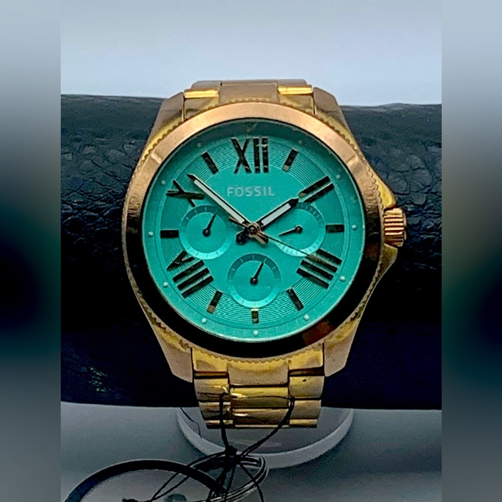 Fossil woman’s chronograph style quartz watch with turquoise dial. AM4540
